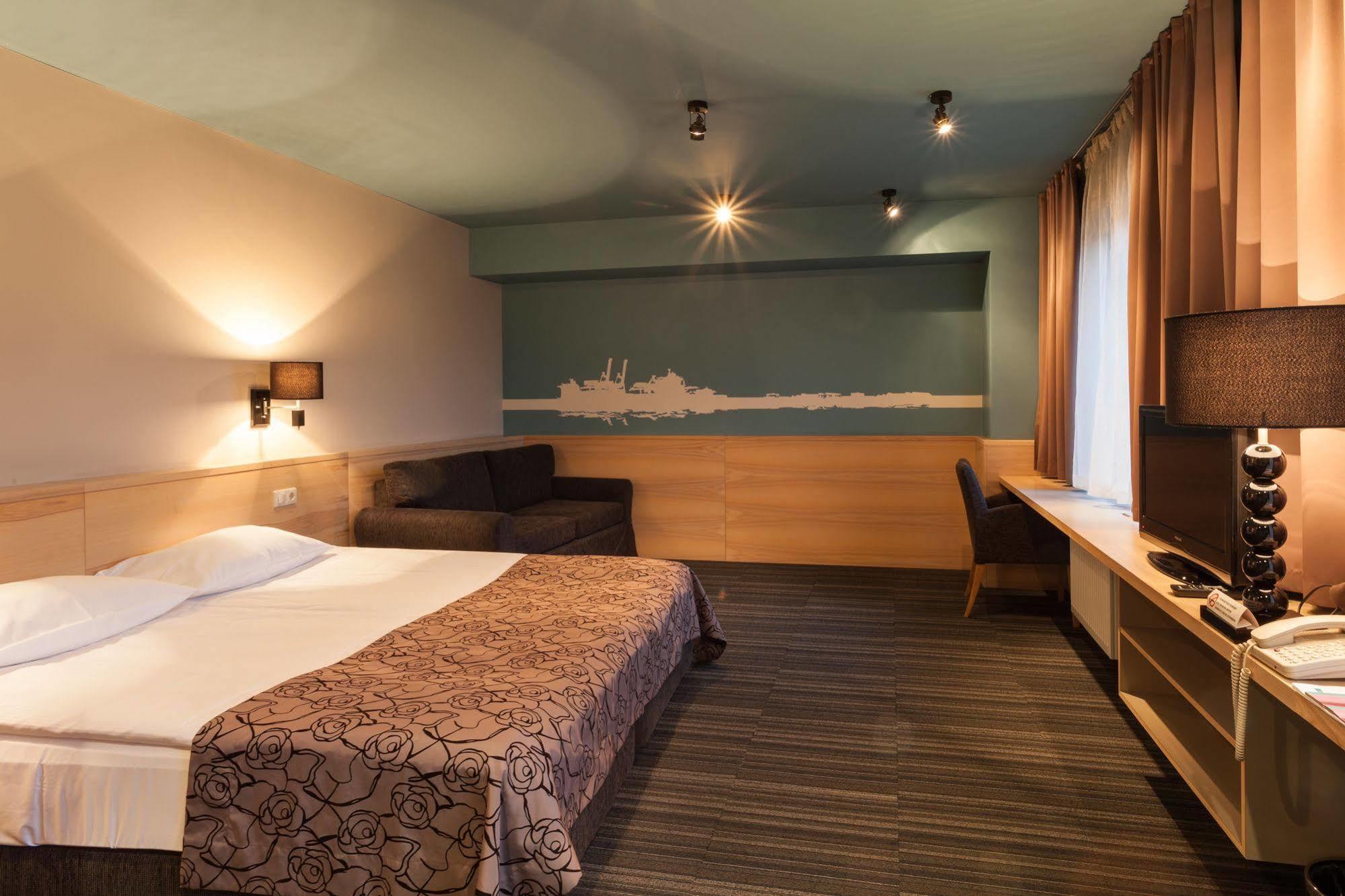 Rija Port Hotel Рига Экстерьер фото